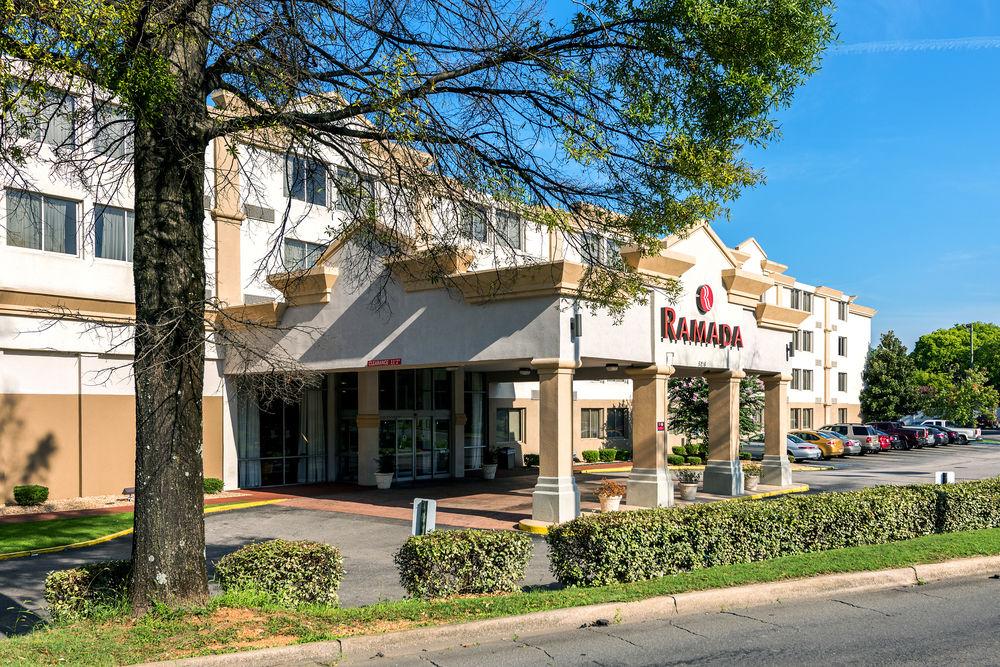 Hotel Ramada By Wyndham Birmingham Airport Extérieur photo