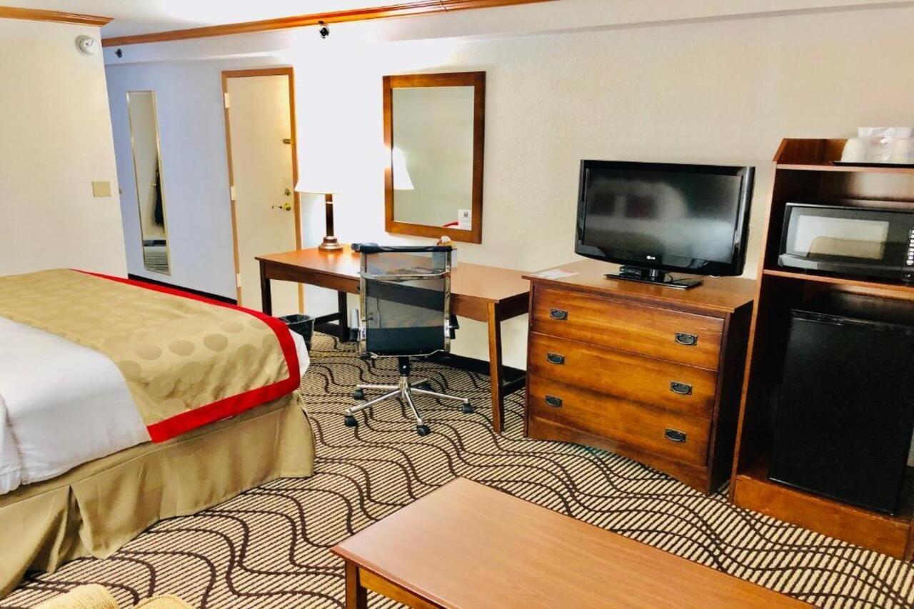Hotel Ramada By Wyndham Birmingham Airport Extérieur photo