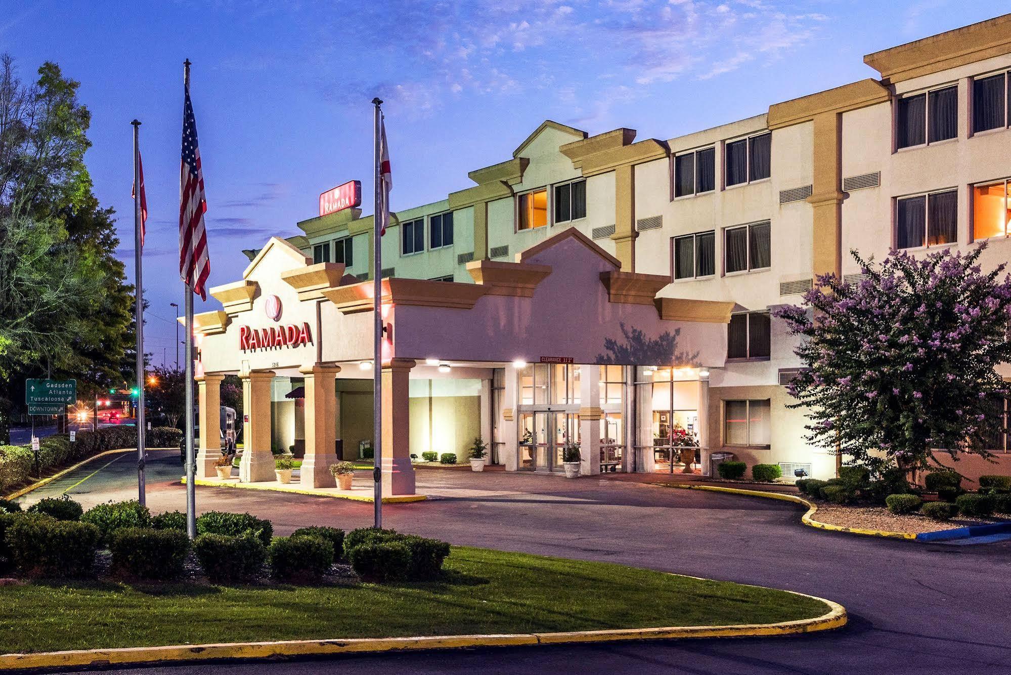Hotel Ramada By Wyndham Birmingham Airport Extérieur photo